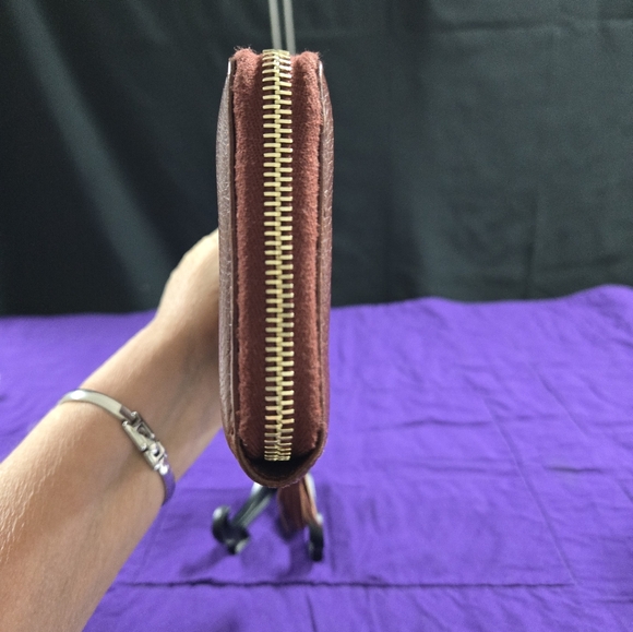 AUTHENTIC GUCCI GG LEATHER TASSEL LONG WALLET EUC - Picture 3 of 13